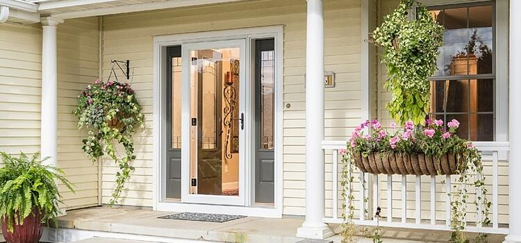 screen door installation in Hawaiian Gardens