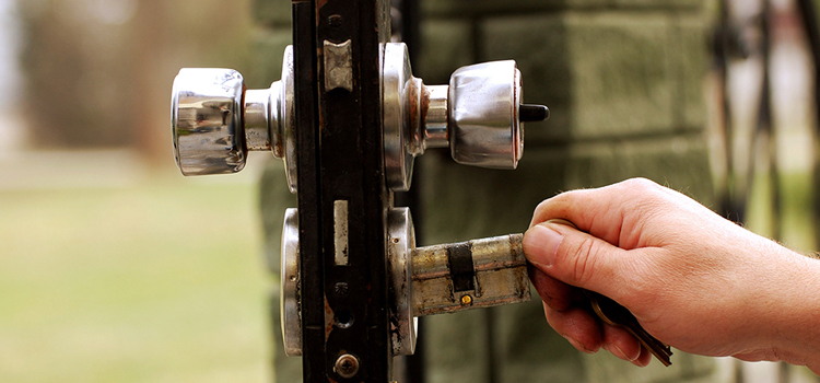 front door latch repair Hawaiian Gardens