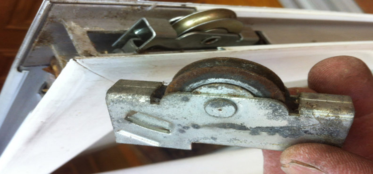 screen door roller repair in Hawaiian Gardens